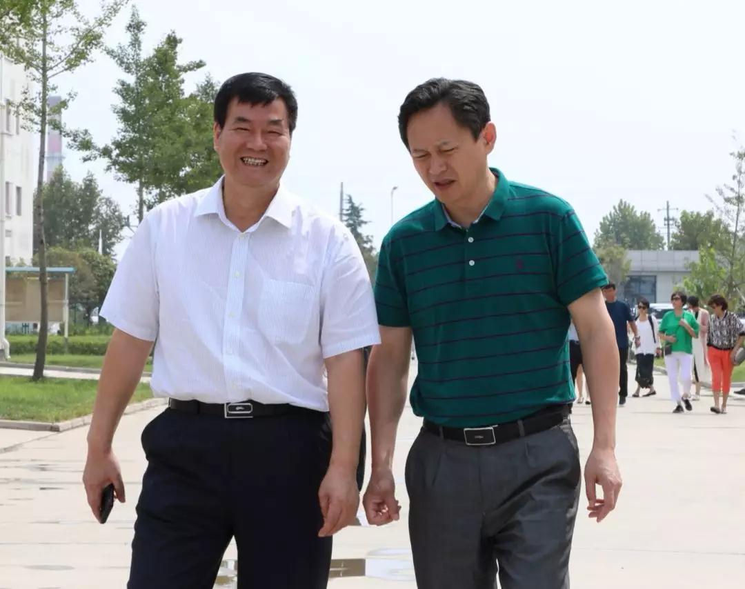 三八婦樂集團(tuán)董事長袁曉峰到南京大學(xué)參觀訪問