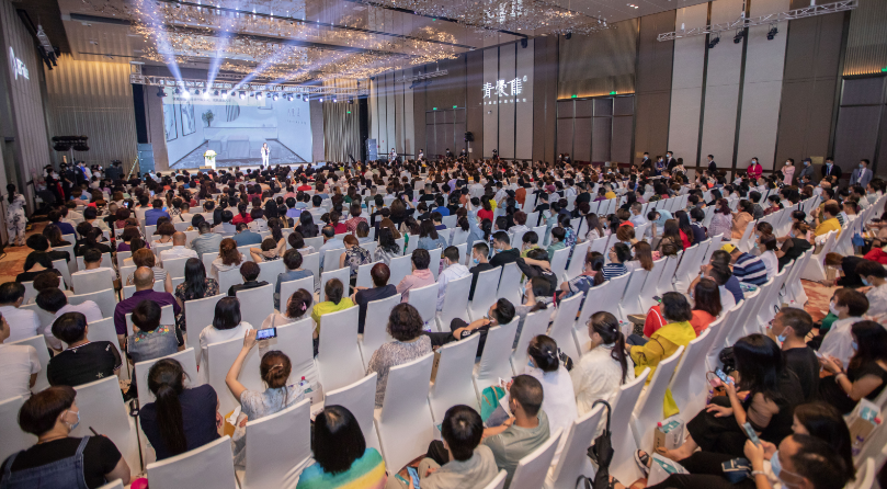 傳承精華，守正創(chuàng)新！第三屆三八婦樂(lè)財(cái)智女性發(fā)展大會(huì)暨青囊集中醫(yī)適宜技術(shù)發(fā)布會(huì)舉行