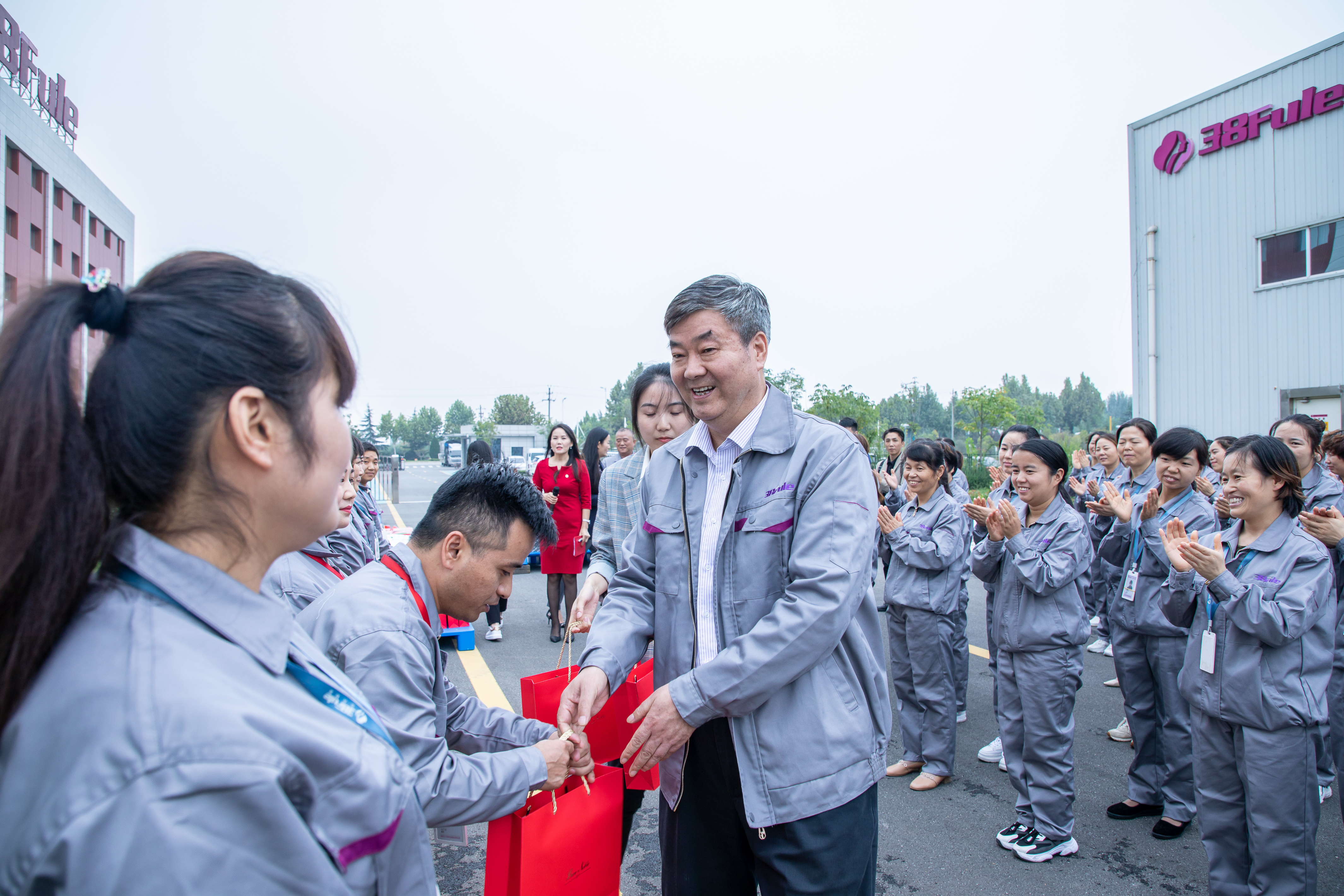 三八婦樂袁曉鋒：積極承擔企業(yè)主體責任，為推動高質量發(fā)展做出貢獻！